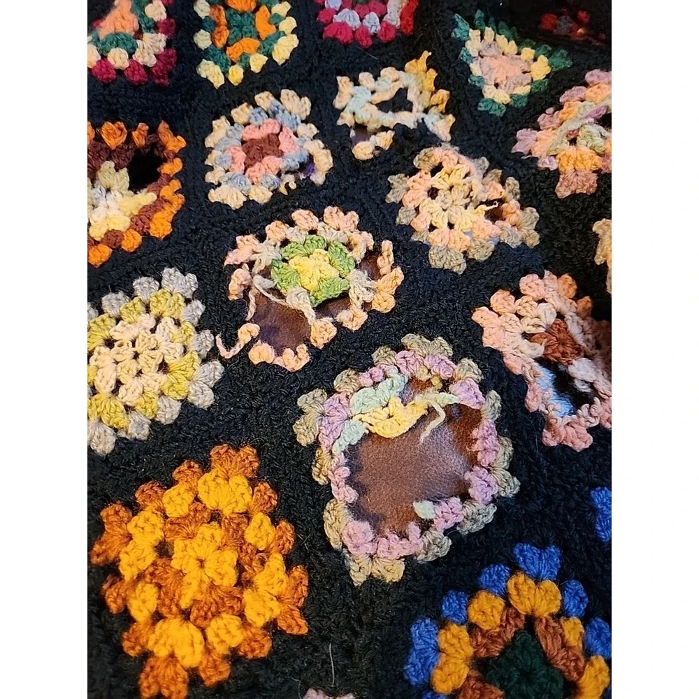 Very Old VTG Handmade Crochet Granny Square Roseanne Afghan, READ